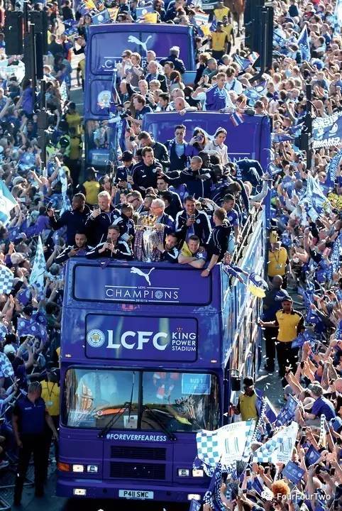 2014圣诞节垫底，2015圣诞节登顶，2016呢？莱斯特城的故事，曾经是足球世界最美好的圣诞礼物