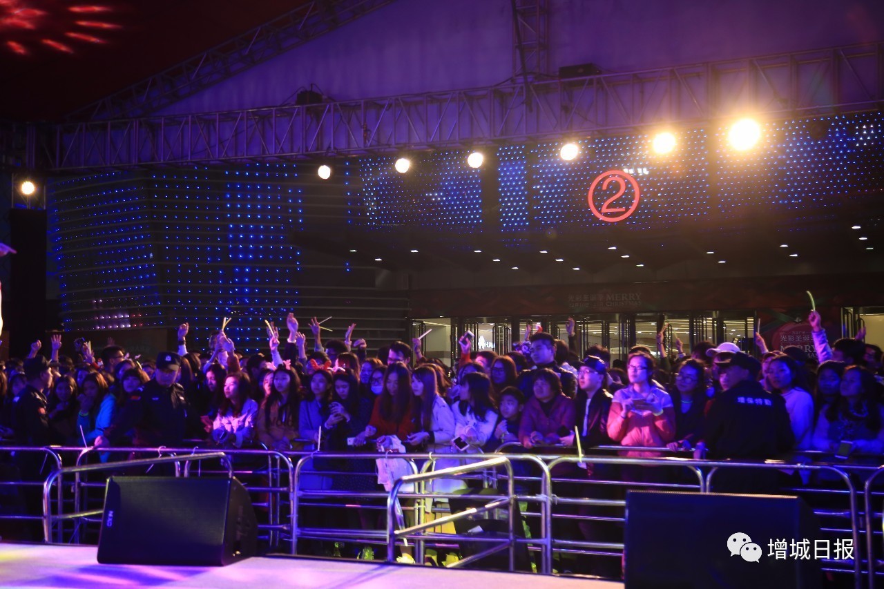 嗨翻全场现场人山人海,嗨翻全场人山人海