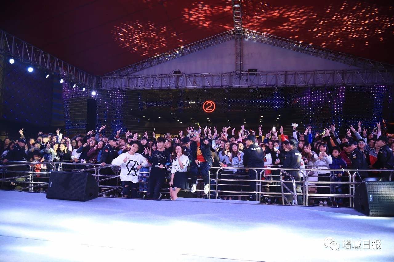 嗨翻全场现场人山人海,嗨翻全场人山人海