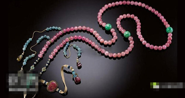 清朝28mm的翡翠朝珠值多少钱,清朝朝珠是发的还是官员自己买的