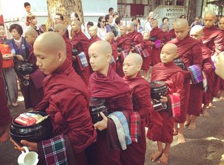 愿上苍保佑吃完饭的人民——缅甸8日传统玩法