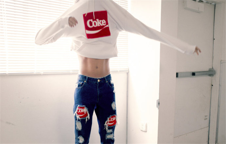 你穿“可乐”的样子真好看！细数Coca-Cola的那些聯名