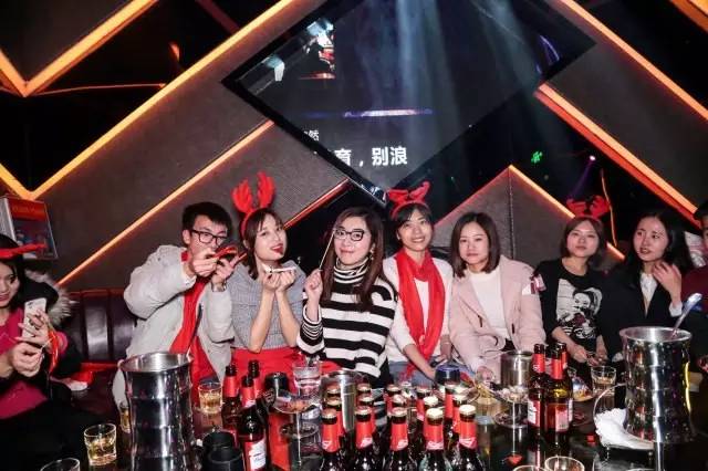 “圣诞大爷”们来成都了！随手把兰桂坊玩了个底朝天