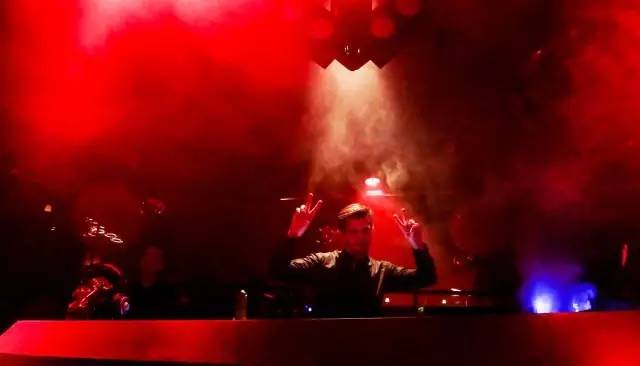 “圣诞大爷”们来成都了！随手把兰桂坊玩了个底朝天