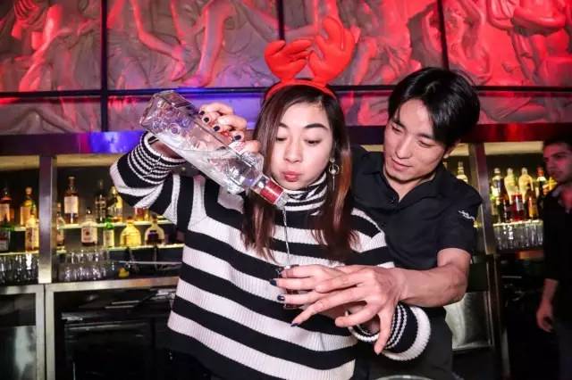 “圣诞大爷”们来成都了！随手把兰桂坊玩了个底朝天