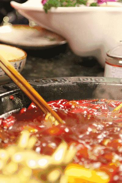 「有福利！」凤望龙门开业来，只有四人吃到最后的特辣锅，我们挑战了全素菜