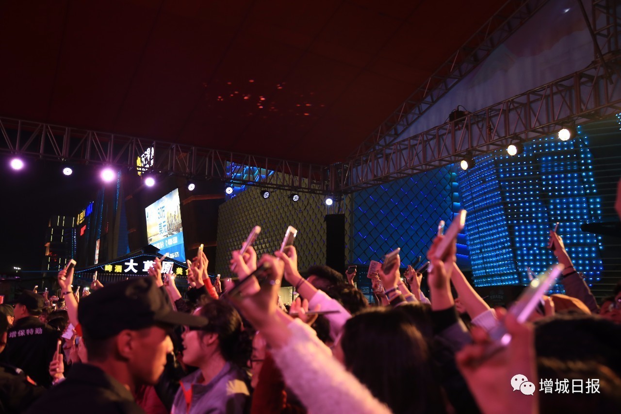 嗨翻全场现场人山人海,嗨翻全场人山人海