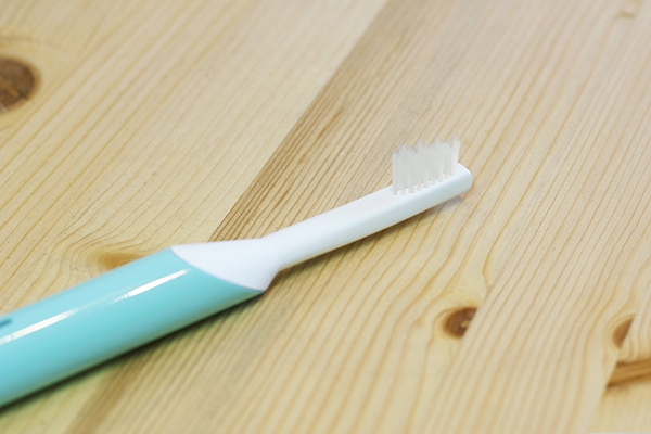 推一下牙膏就挤好!比另一半还贴心的SONA填充牙刷