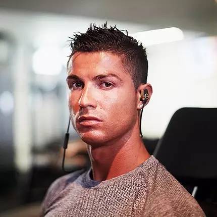 “双旦”临至，C罗总裁忙着怎么撩动全世界的雄性雌性荷尔蒙