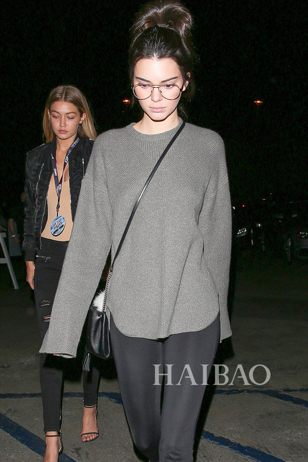 2017总要来点新鲜的！“花瓣头”已成功席卷时尚圈儿，别再顶着你那像道姑的小丸子了！