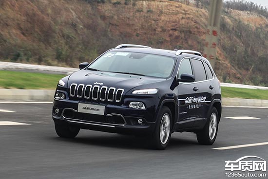 2017款jeep自由光测评,2015款广汽菲克jeep自由光银色