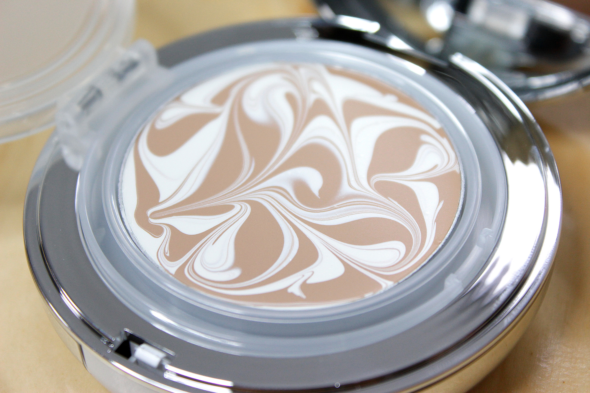 打造水光肌秋冬美白,age20s精华粉底霜色号