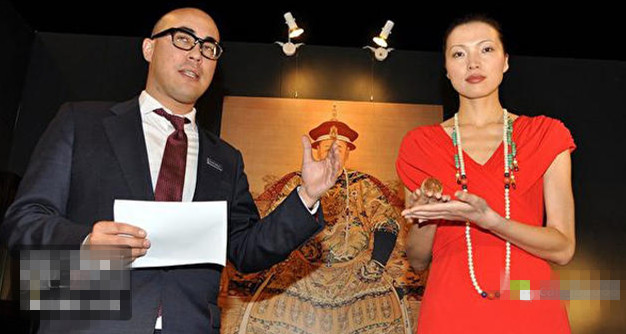 清朝28mm的翡翠朝珠值多少钱,清朝朝珠是发的还是官员自己买的