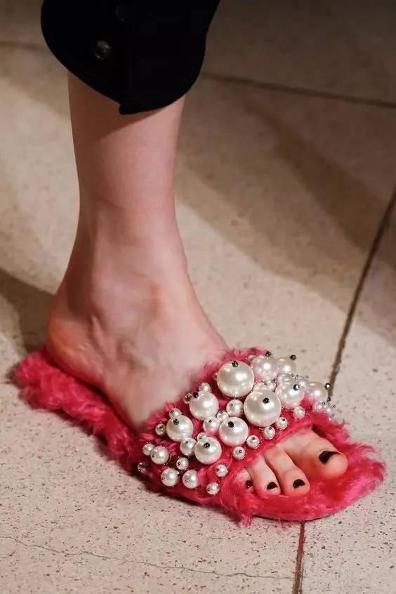 珍珠厚底玛丽珍鞋,名牌时尚潮鞋有哪些