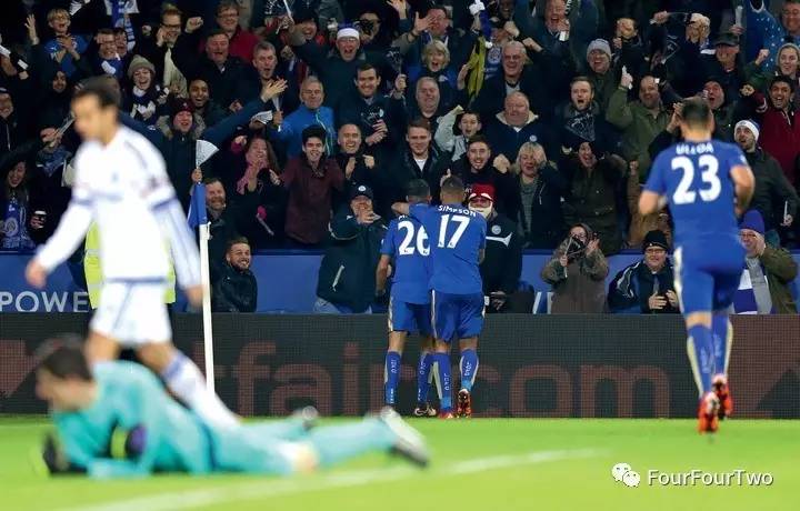 2014圣诞节垫底，2015圣诞节登顶，2016呢？莱斯特城的故事，曾经是足球世界最美好的圣诞礼物