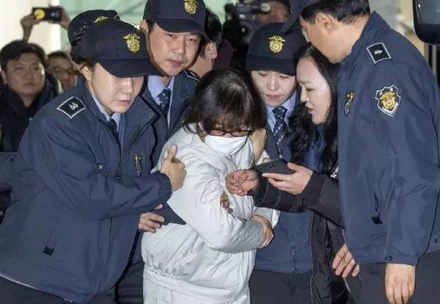 退休大病保险每月5元能报吗,退休人员大病保险每年扣多少钱