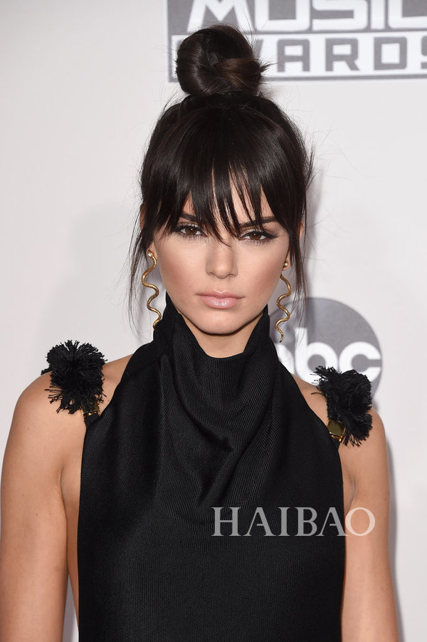 2017总要来点新鲜的！“花瓣头”已成功席卷时尚圈儿，别再顶着你那像道姑的小丸子了！