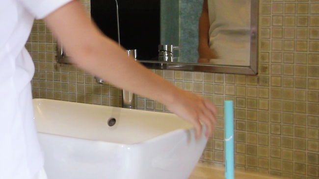 推一下牙膏就挤好!比另一半还贴心的SONA填充牙刷