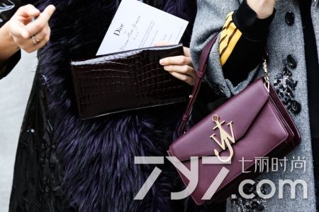 J.W.ANDERSON包人手必备的经典包包