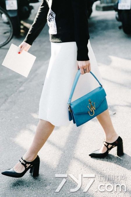 J.W.ANDERSON包人手必备的经典包包