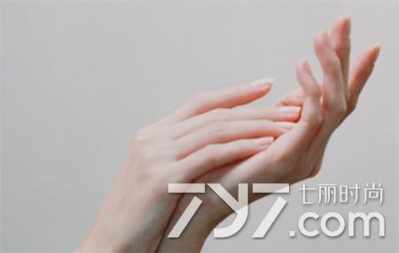 手臂上起小水泡很痒会传染,手上起小水泡会传染到脸上吗