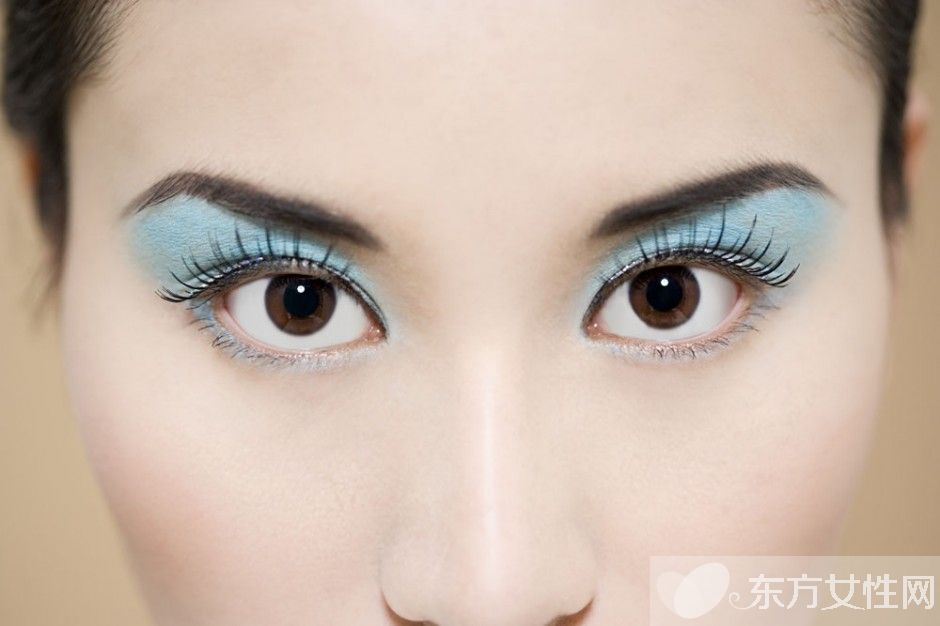 眼部的小细纹和额头上的小细纹,眼部细纹消除妙招4种方法帮助您