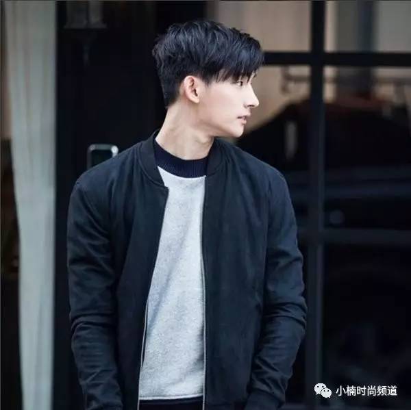 韩国肌肉男模日常穿搭 (韩国男模穿衣风格)