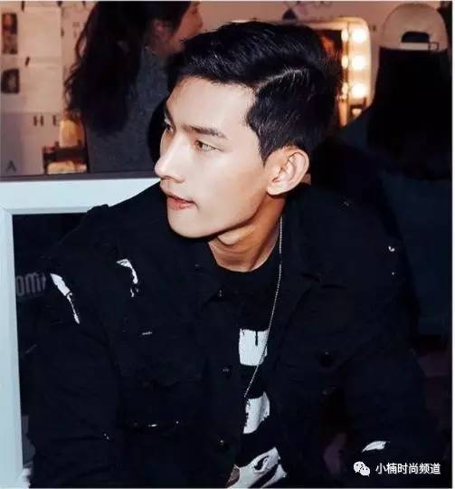 韩国肌肉男模日常穿搭 (韩国男模穿衣风格)