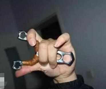 弹弓最精准的握法,弹弓短拉中拉和长拉哪一个更精准