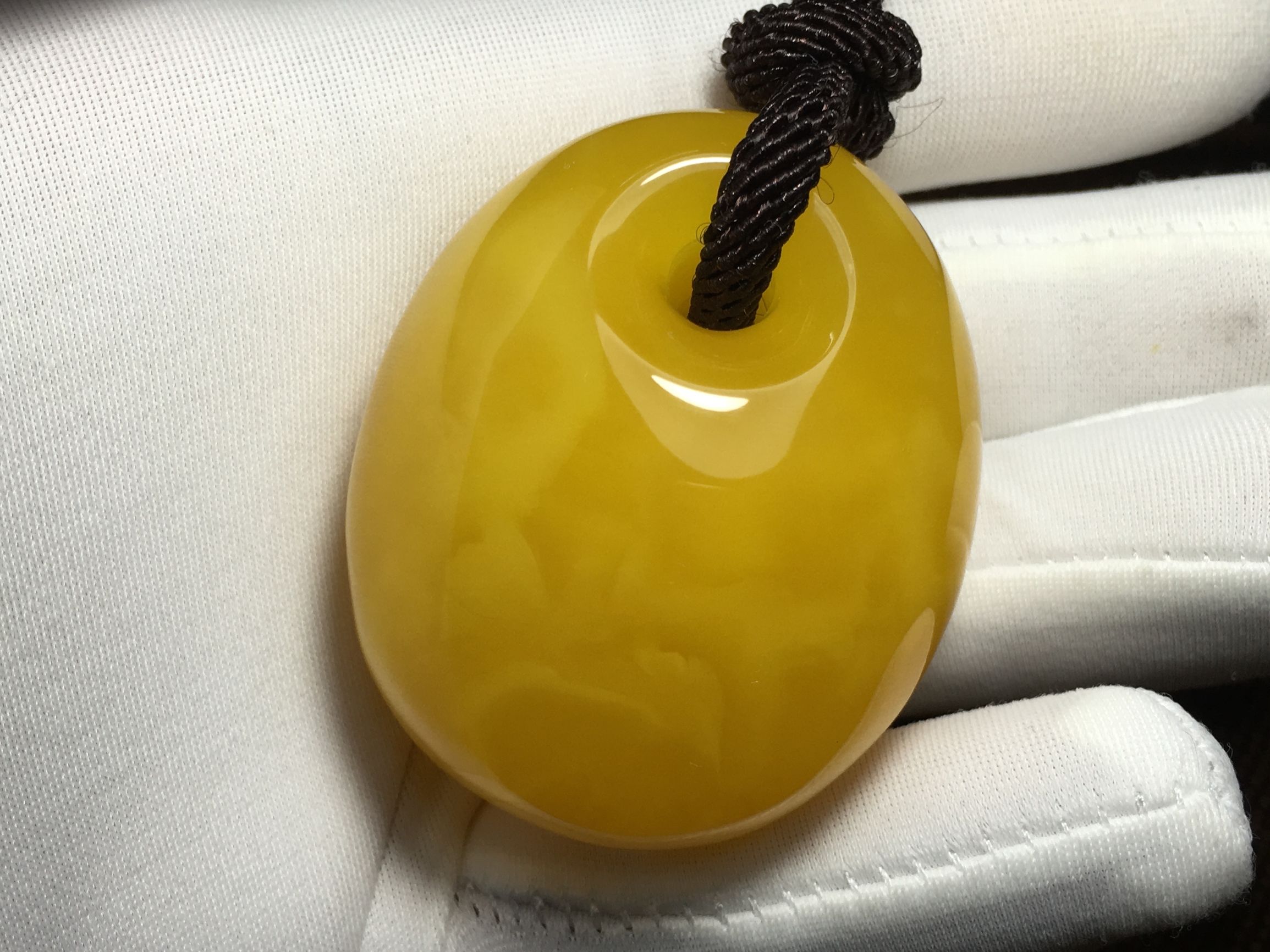 顶级老鸡油黄蜜蜡,真正的鸡油黄蜜蜡