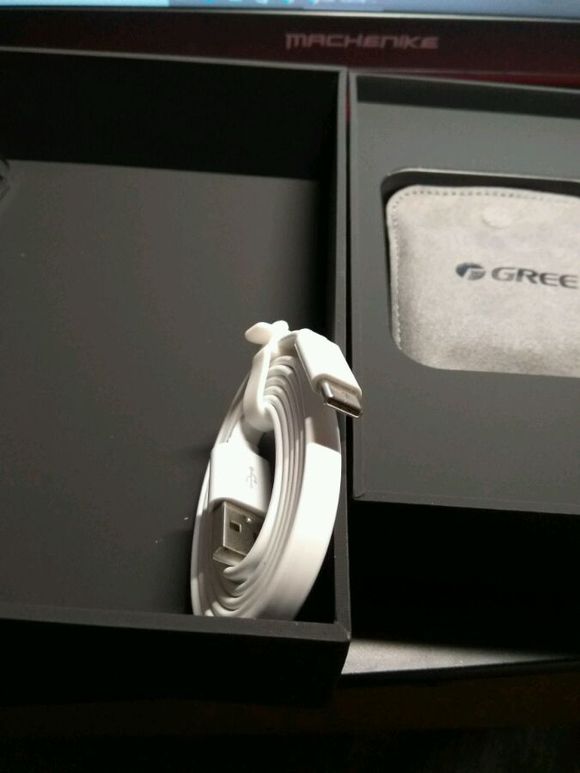 董小姐的情怀手机到底是个什么样？格力手机二*开代**箱体验