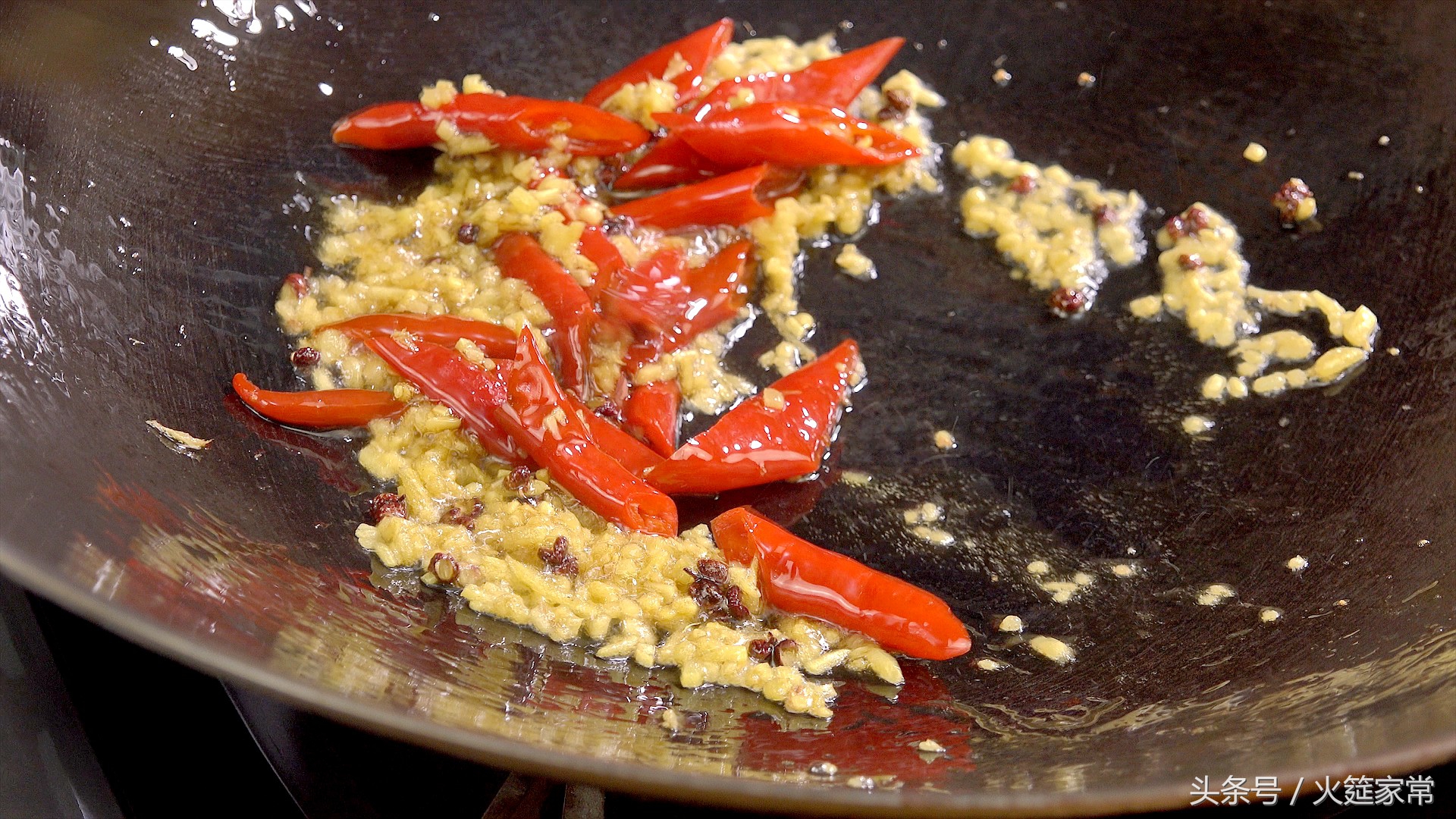 怎样做出来的烧鸡有火腿味道,弄好的烧鸡怎么做好吃