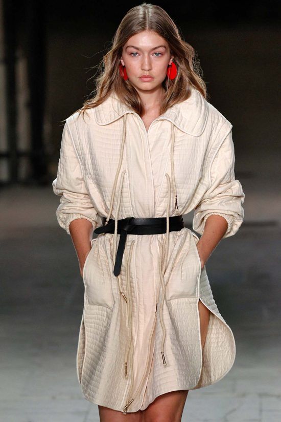 超模gigihadid西装穿搭,gigihadid变色龙式的超模