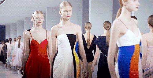 杨紫在穿搭中展现了怎样的风格,杨紫的穿搭风格