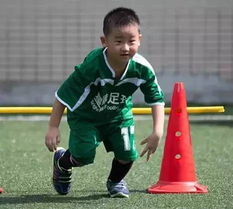 深圳足球成人培训,深圳青少年足球培训班哪个比较好