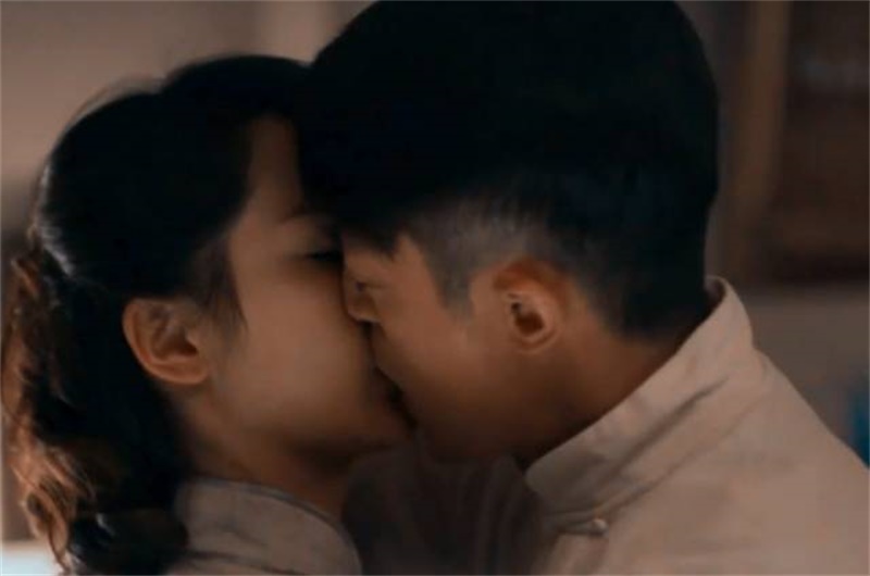 8大当红女星的“处女吻”,赵丽颖杨幂郑爽居然被他夺走初吻