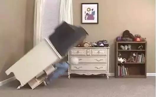 同一款柜子压死3个宝宝？这个细节妈妈们要注意啦！