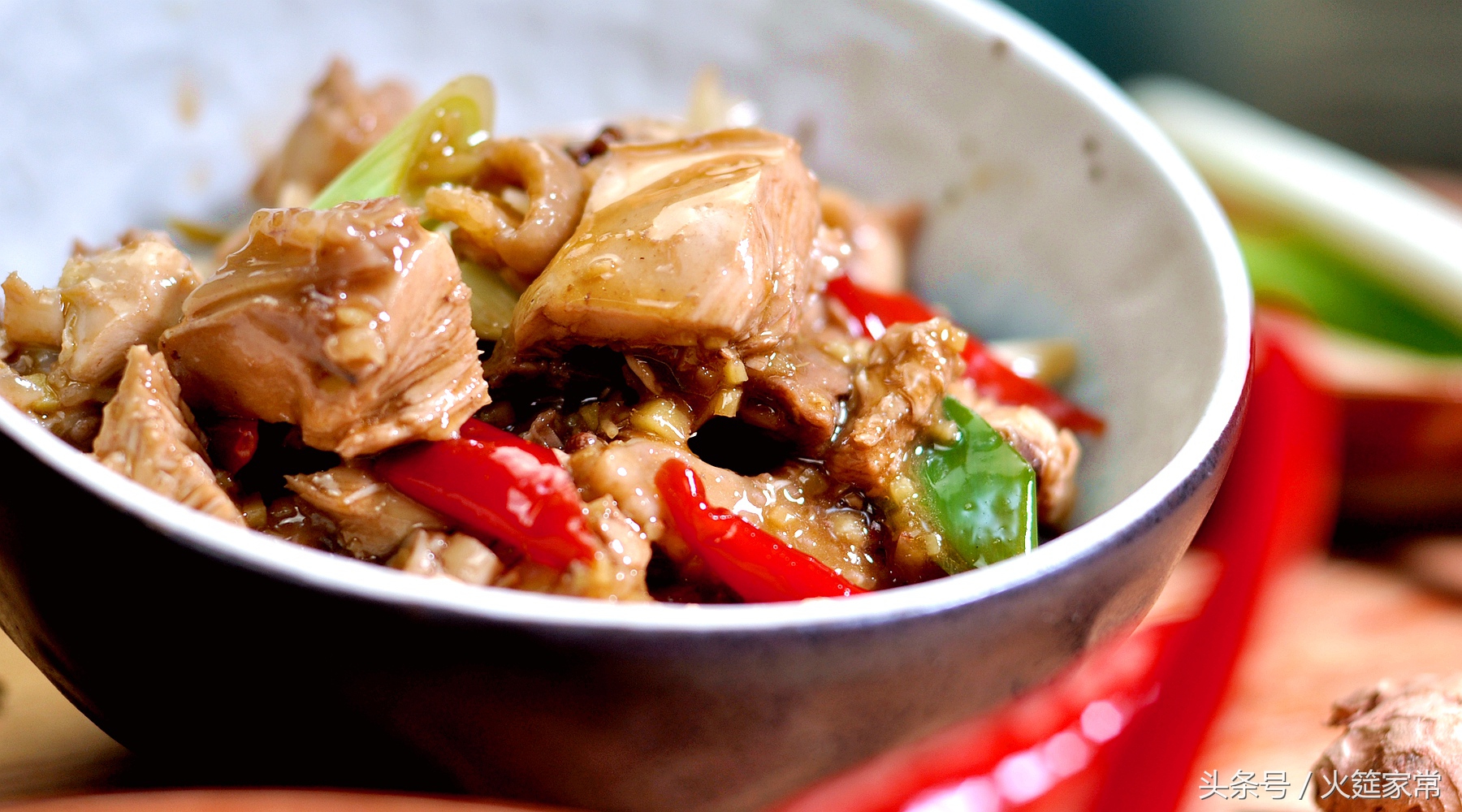 怎样做出来的烧鸡有火腿味道,弄好的烧鸡怎么做好吃