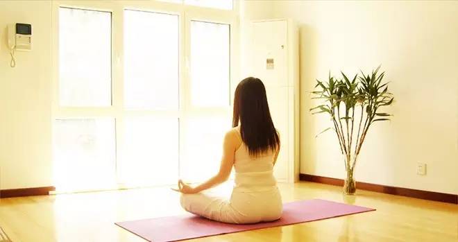 暖宫助孕瑜伽动作,暖宫瑜伽备孕宫寒手脚冰冷必练