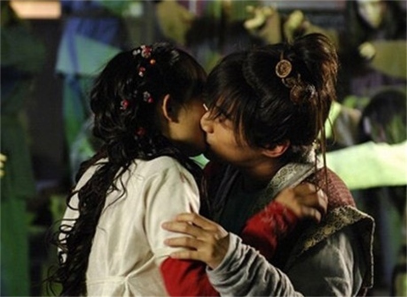 8大当红女星的“处女吻”,赵丽颖杨幂郑爽居然被他夺走初吻