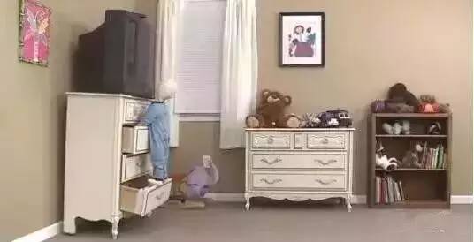 同一款柜子压死3个宝宝？这个细节妈妈们要注意啦！