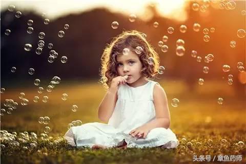 身上长脂肪疙瘩是怎么回事,身上皮下长疙瘩是怎么回事