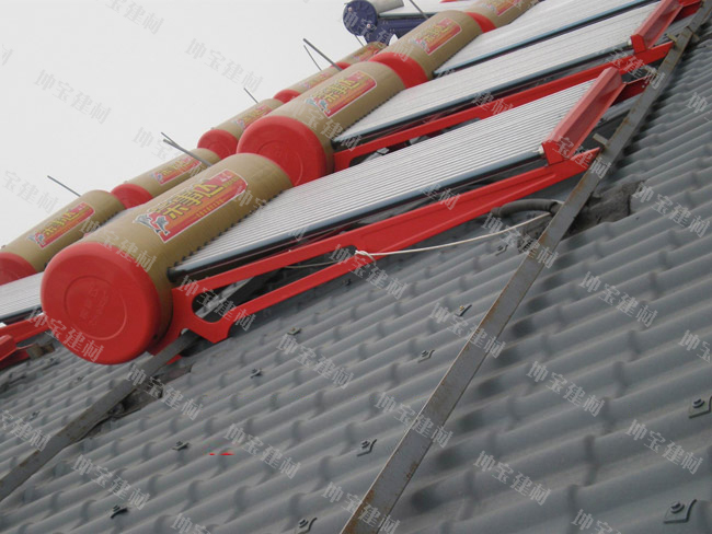 太阳能自动补水箱安装视频,大瓦房顶怎么安装太阳能