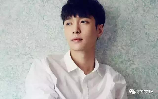 张艺兴涂口红好看吗,张艺兴口红完整视频