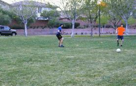 足球击球力量怎么提升,足球教学中后卫的跑位与意识