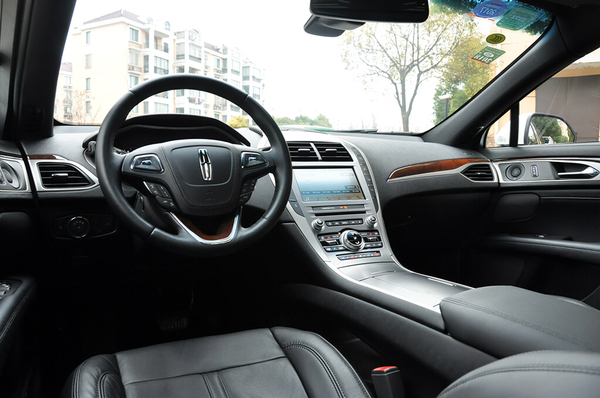 试驾林肯mkz视频,林肯mkz对比bba