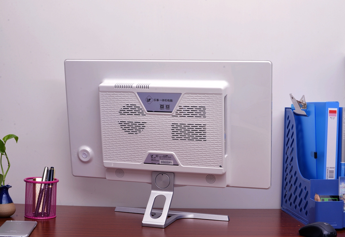 未到年二十八就扫除，晒一下我书房用的主力电脑