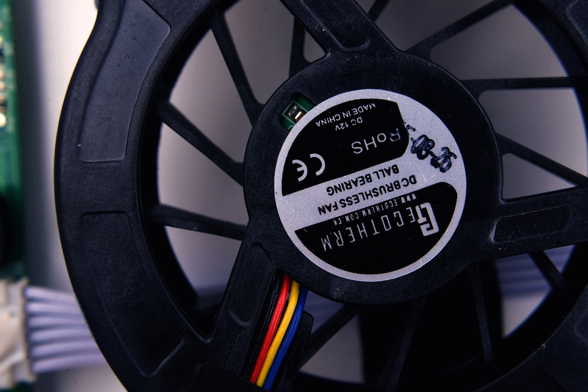 未到年二十八就扫除，晒一下我书房用的主力电脑