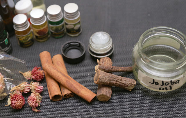 香水还是香膏好用,香水好用还是香膏好用