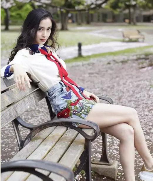 盘点明星撞衫的视频,明星撞衫最丑的一张图